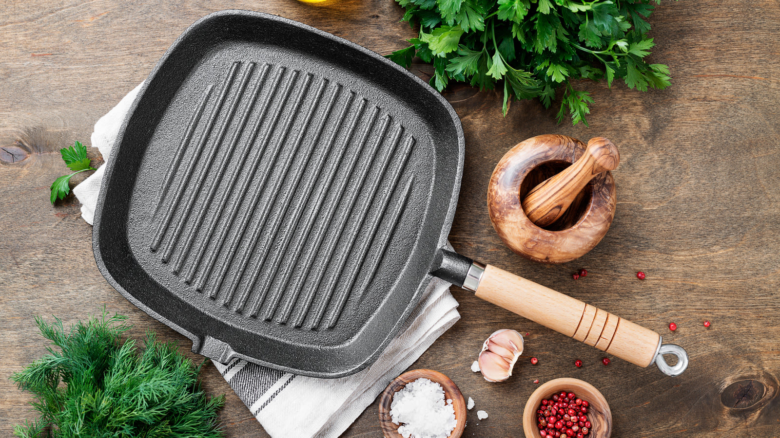 Chef Reveals Big Mistakes Everyone Makes Cooking On A Cast Iron Griddle