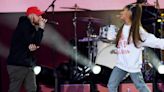 Ariana Grande parece rendirle homenaje a su ex, Mac Miller, en su línea de maquillaje