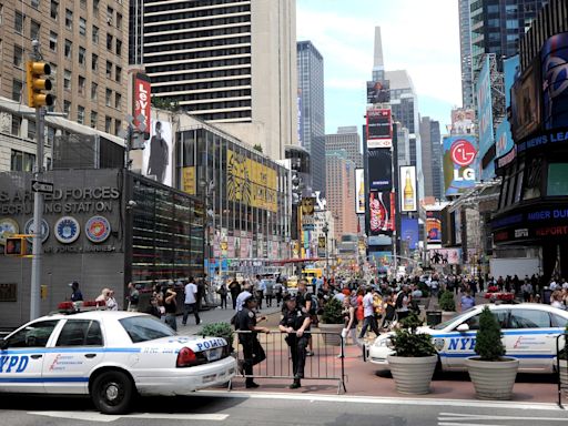 Condenado a 27 años de cárcel el agresor de tres policías en Times Square la Navidad 2022