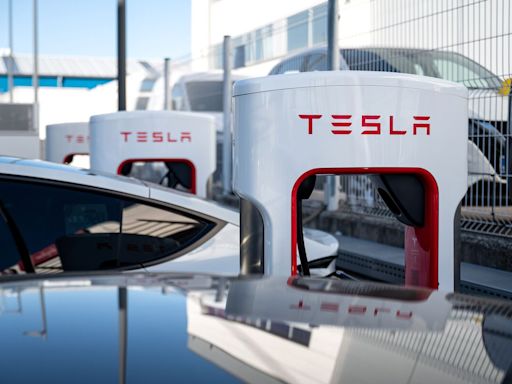 Tesla Rehires Some Supercharger Workers Weeks After Musk’s Cuts