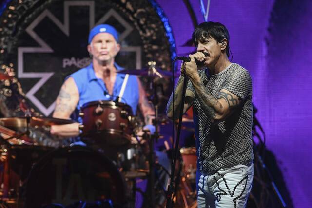 Red Hot Chili Peppers bring their California love to sold-out Star Lake concert