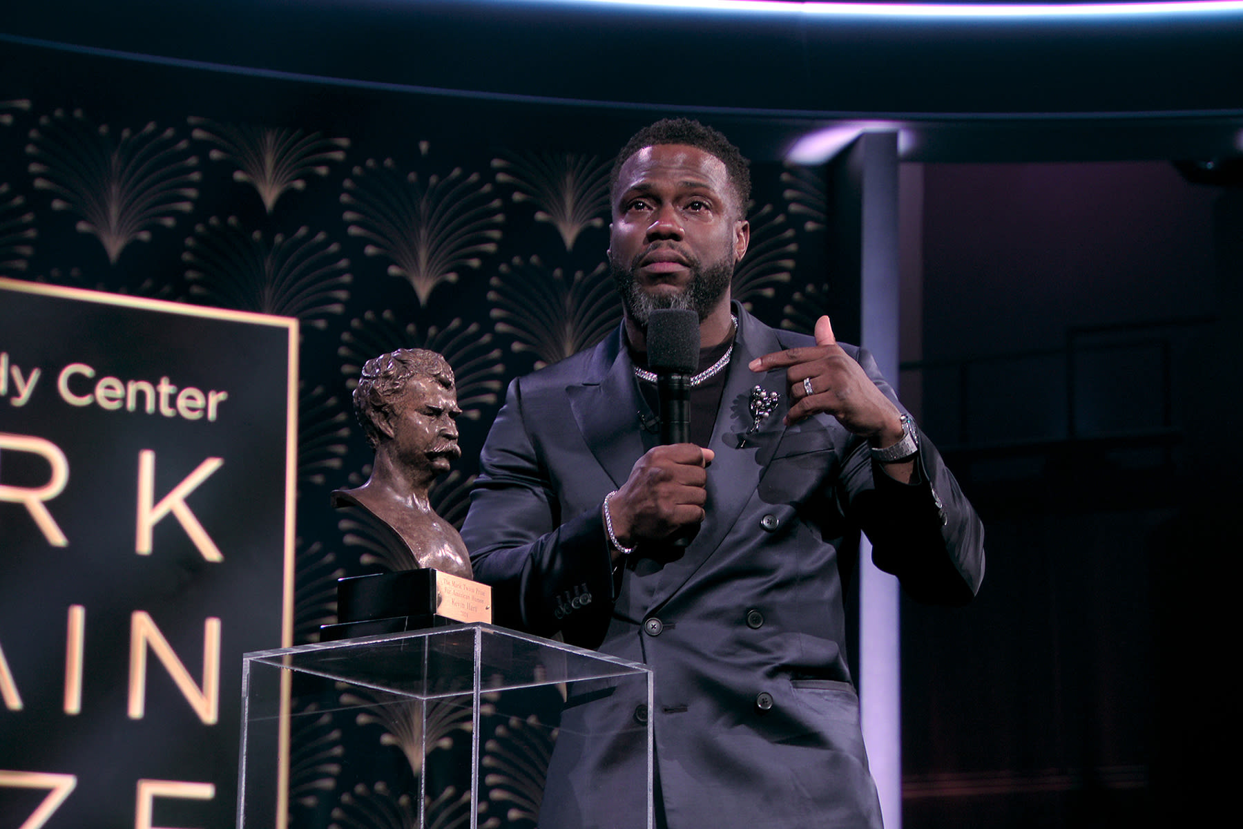 Kevin Hart Honored (and Humiliated) in Trailer for Mark Twain Prize Special