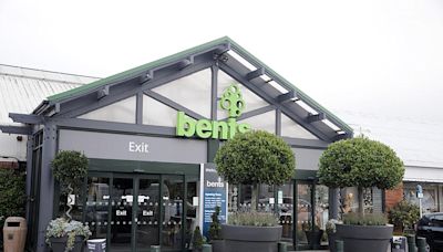 Police called to Bents garden centre after traveller caravans pitch up unauthorised