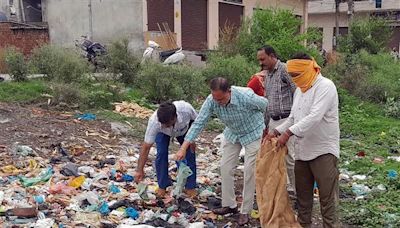 Amritsar Civic body launches campaign to remove waste along roadsides