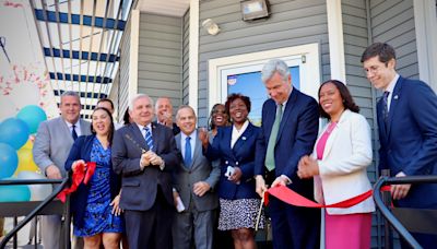 Senator Jack Reed and Sheldon Whitehouse help RIBBA open new small business hub | ABC6