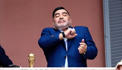 La responsabilidad médica en la muerte de Maradona vuelve a ser puesta en duda tras nuevo informe forense - El Diario NY