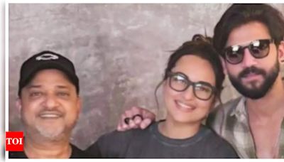 Sonakshi Sinha quips, ‘Wapas karwaoge shaadi?’ as music director Sajid Khan welcomes her and hubby Zaheer Iqbal with garlands-Watch | Hindi Movie News - Times of India