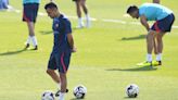 Xavi deja a Neto, Umtiti, Mingueza, Riqui Puig y Braithwaite fuera de la gira