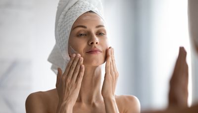 Une dermatologue de renom conseille d'ajouter ce produit pour bébé à votre routine beauté