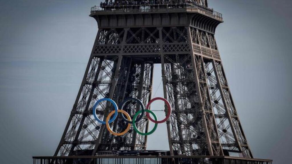 Eiffel's descendants call for Olympic rings to be moved to LA