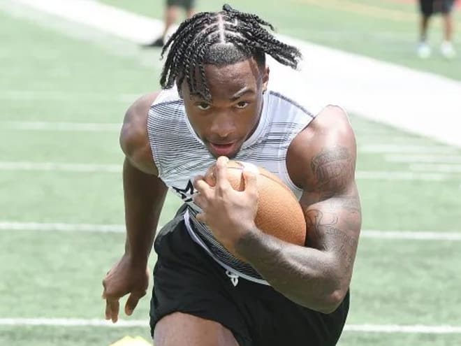 Arkansas extends two 2025 in-state running back offers