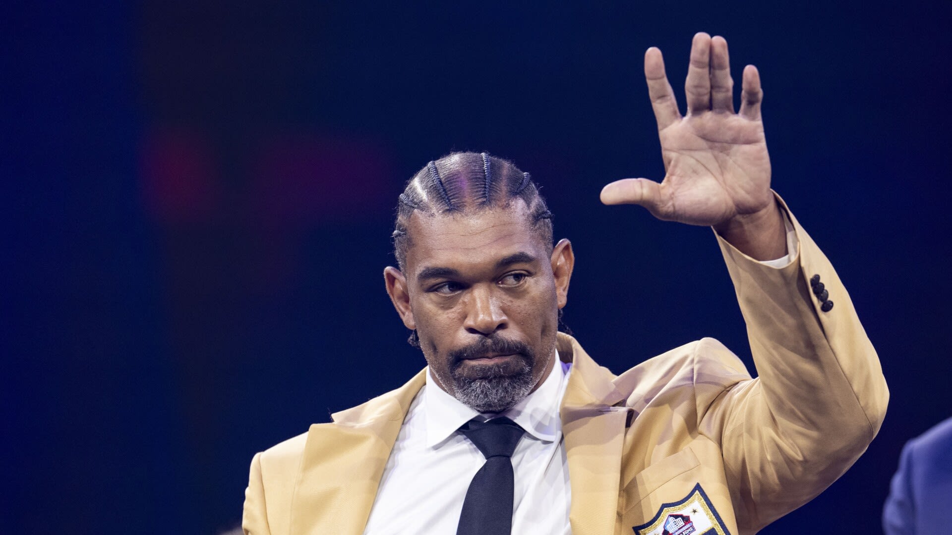 Julius Peppers thanks all his "root people" for helping him reach the Hall of Fame