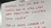 Pone un cartel quejándose de los ruidos en la cama de sus vecinos y la respuesta no tiene desperdicio: "Os tienen envidia"