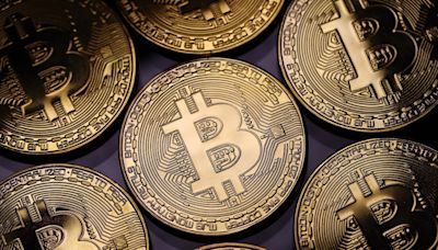 US spot bitcoin ETFs begin trading, Circle files for IPO and India continues crypto pullback