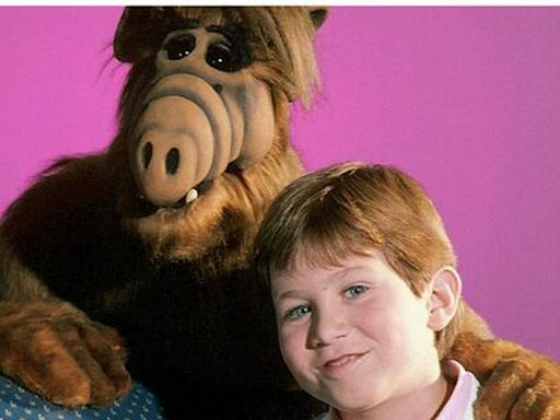 Murió Benji Gregory, el niño de la serie 'Alf', a los 46 años; lo hallaron dentro de carro