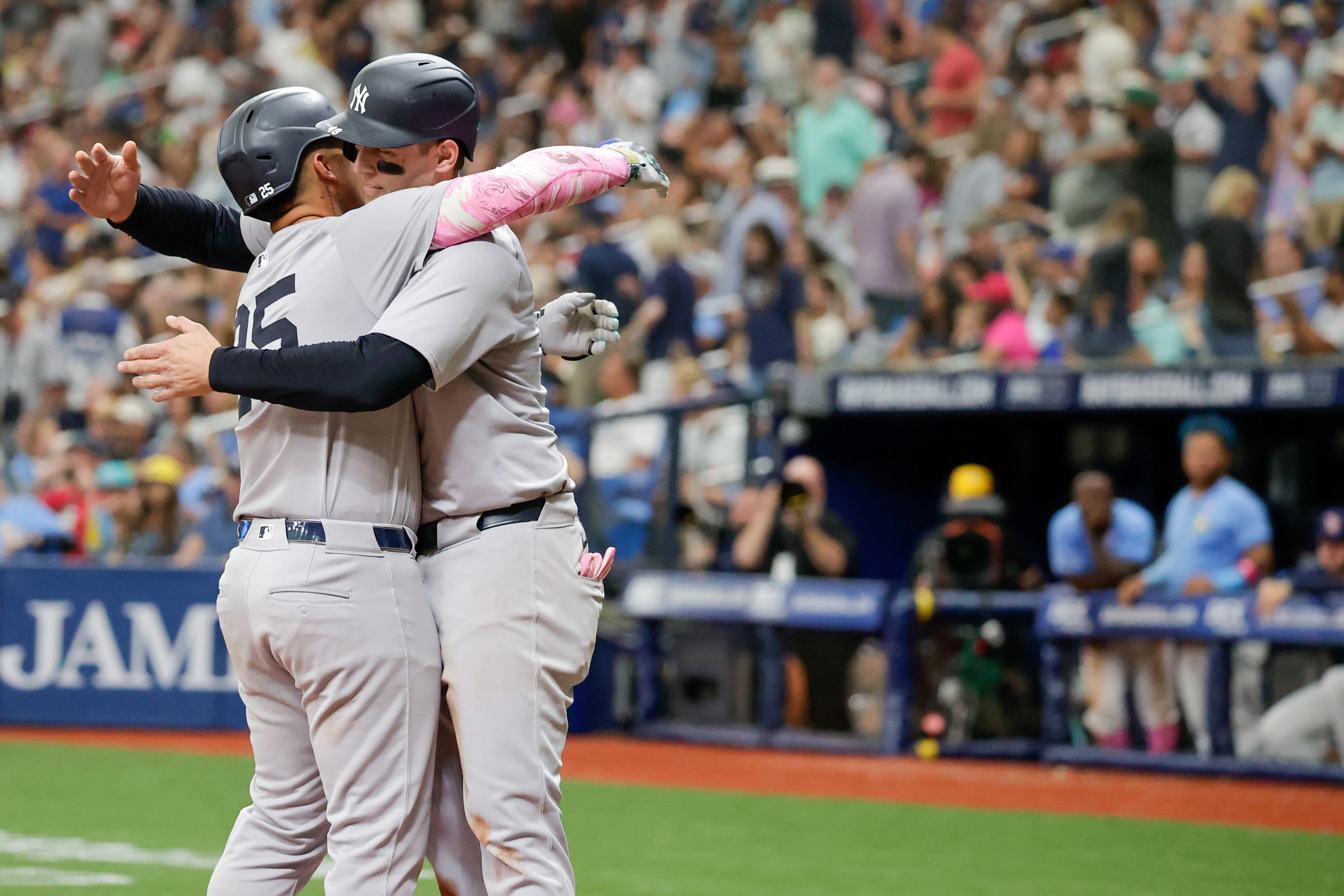 Gleyber Torres, homer-happy Yankees survive bullpen implosion vs. Rays