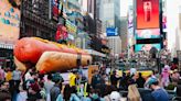 Ponen un hot dog de casi 20 metros en Times Square y es increíble