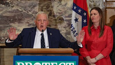 Judge dismisses FOIA lawsuit against Arkansas governor by blogger who revealed lectern purchase