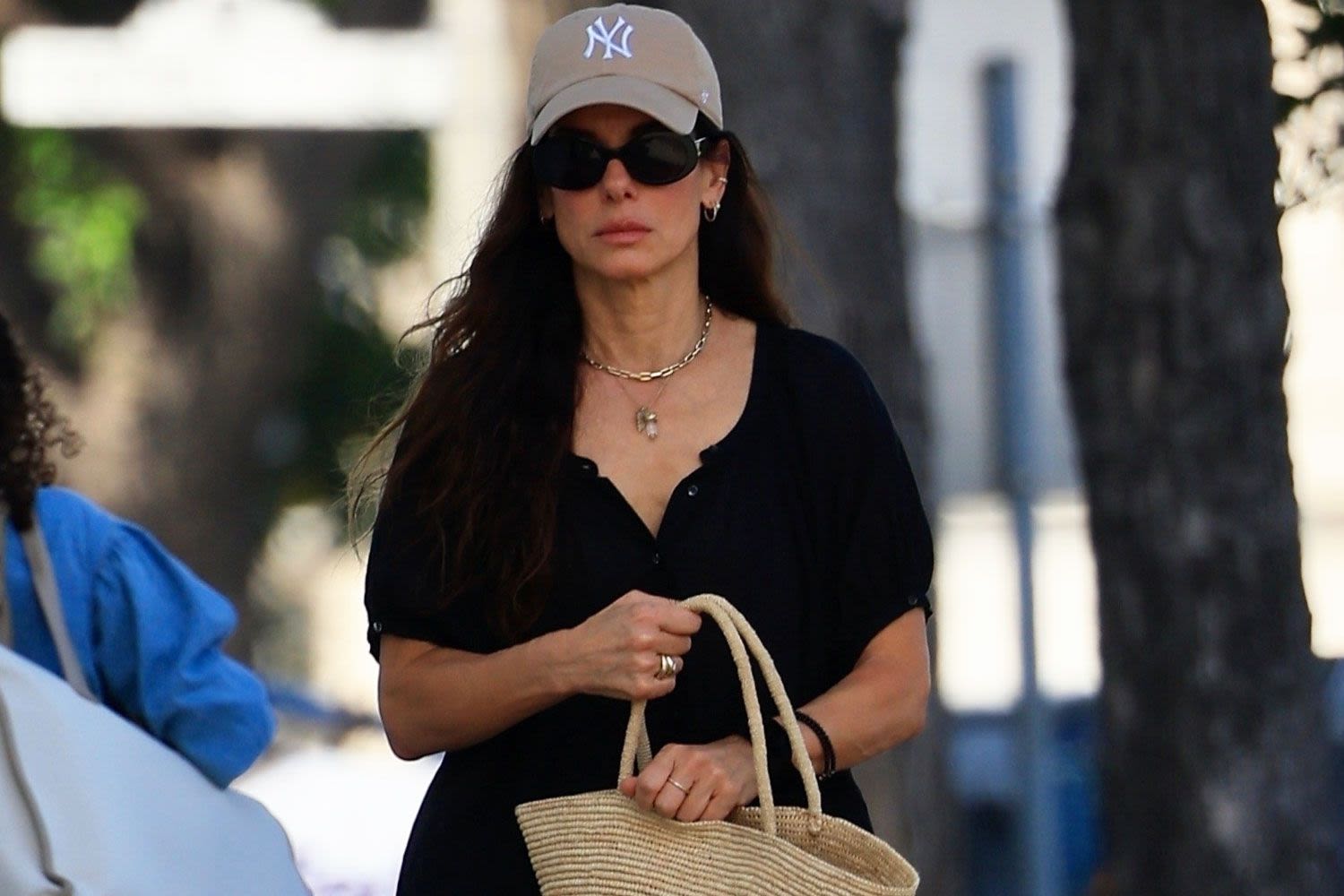 Sandra Bullock’s Stylish Tote Bag Looks So Much Like the Ones Jessica Alba Keeps Carrying — Get Styles from $17