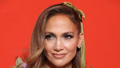 Jennifer Lopez leaves massive tip at Hamptons ice cream shop