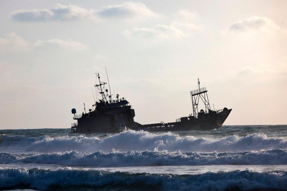 Rough seas force 4 US vessels to break free near JLOTS pier