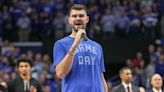 Ex-Kentucky player Isaac Humphries comes out to Australian teammates in emotional video