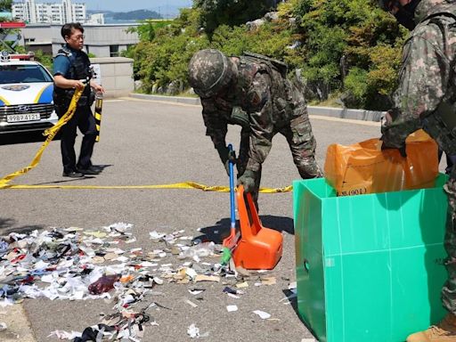 Desertores envían a Corea del Norte propaganda contra Kim Jong Un en respuesta a los globos con basura