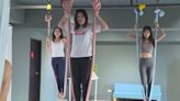 桃園議會3女力挑戰空中瑜珈 運動消脂迎新年
