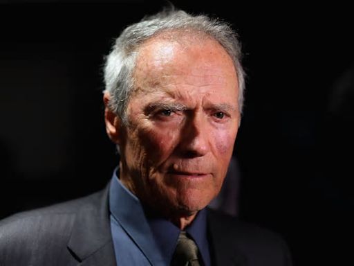 Clint Eastwood: der große alte Mann des Kinos ist gebeutelt, aber kann noch lächeln