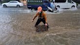 雨彈狂炸還打雷！林口道路積黃泥水 部分號誌燈故障