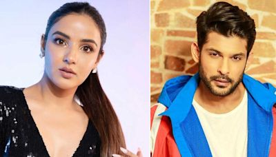 Bigg Boss 14's Jasmin Bhasin Tears Up "Waqt Rehte Sare Gile Shikwe..." Remembering Sidharth Shukla, Were They Involved In Rifts...