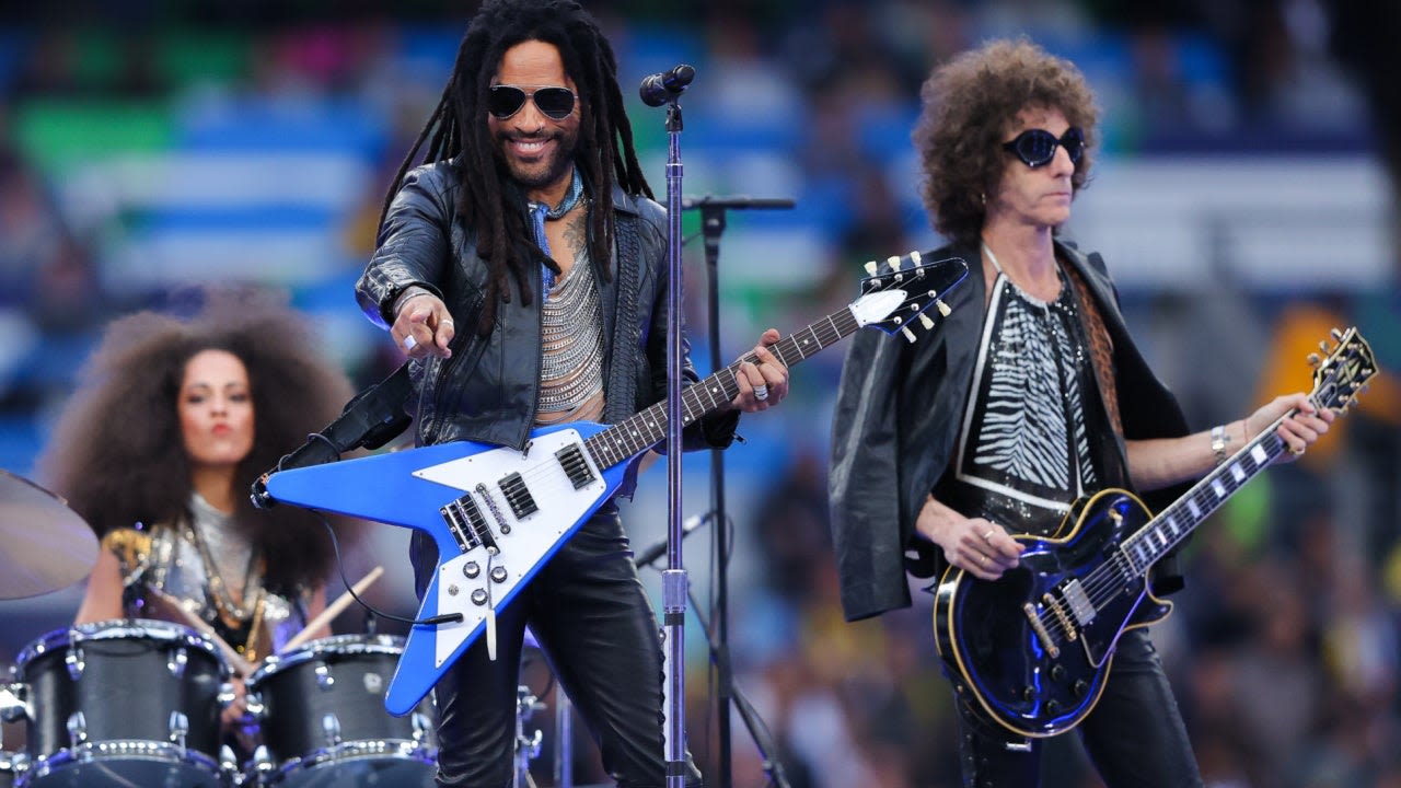 Lenny Kravitz Lifts Up Crying Fan During Music Festival in France