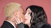 Cher knutscht in Cannes auf dem roten Teppich