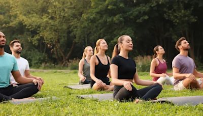 La práctica de yoga aumentó entre los adultos en Estados Unidos: esta es la razón