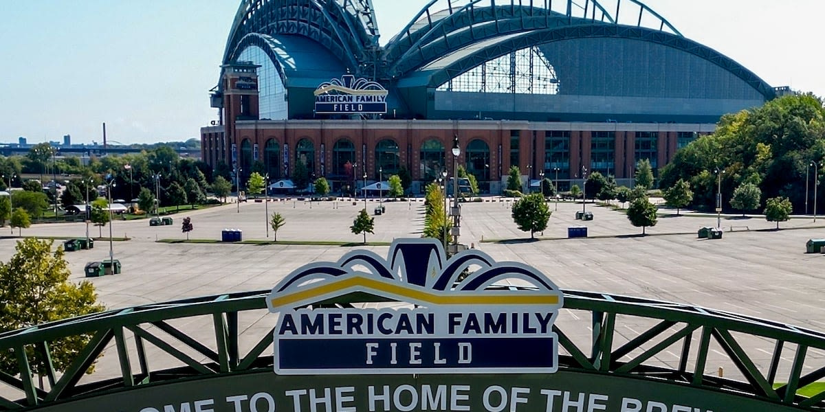 11 people injured when escalator malfunctions in Milwaukee ballpark