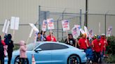 Boeing threaten striking workers with temporary layoffs