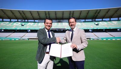 El Córdoba CF y el Ayuntamiento celebran 'un día histórico' para El Arcángel, el club y la ciudad