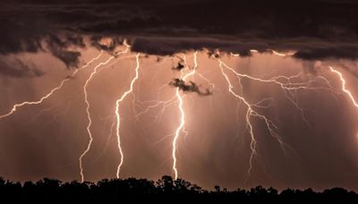 El Meteocat pone a Catalunya en alerta naranja por fuertes lluvias y tormentas este sábado