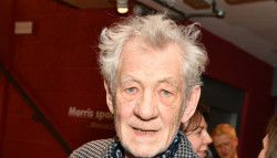 Ian McKellen : hospitalisé après une grave chute, l'acteur donne de ses nouvelles