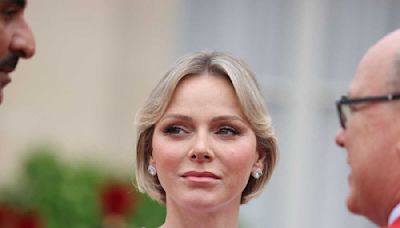 Charlène de Monaco : elle opte pour un jean blanc, polo rouge et baskets Louis Vuitton pour soutenir l’Afrique du Sud aux JO