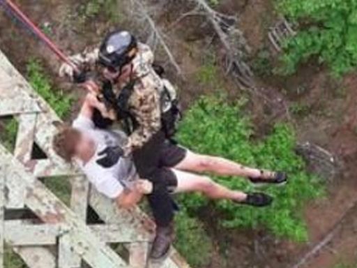 Teen rescued after 400-foot fall down canyon at bridge outside Seattle