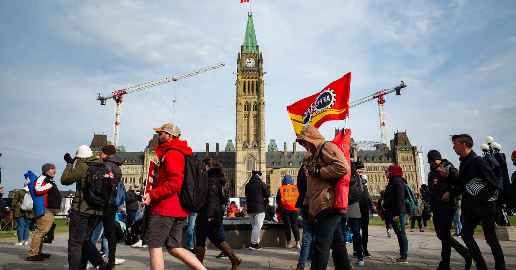 Canada’s Public Sector Unions Threaten Disruption Over Return to Office