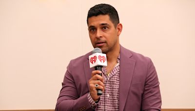 Wilmer Valderrama Recounts ‘Petrifying’ Airplane Incident with ‘That ‘70s Show’ Co-Stars