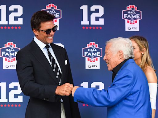 Patriots owner Robert Kraft buys signed Tom Brady rookie card at auction while sitting with Tom Brady