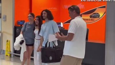 Cucurella llega a Ibiza después de ganar la Eurocopa con la Selección Española