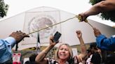 Cientos de votantes emitieron sus votos en el Consulado de México en Los Ángeles en una histórica elección presidencial