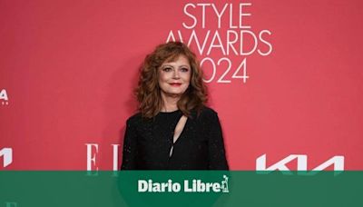 Susan Sarandon recibe de manos de Almodóvar un premio a su trayectoria de la revista Elle