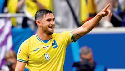 Yaremchuk nets winner as Ukraine beat Slovakia 2-1