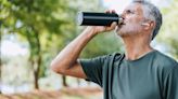 Trinken an heißen Tagen - Kalte oder warme Getränke - welche kühlen besser bei Hitze?