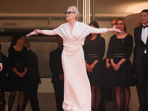 Besos a sus fans, aplausos y un homenaje a 'Mamma mia': Meryl Streep arrasa en la alfombra roja de Cannes